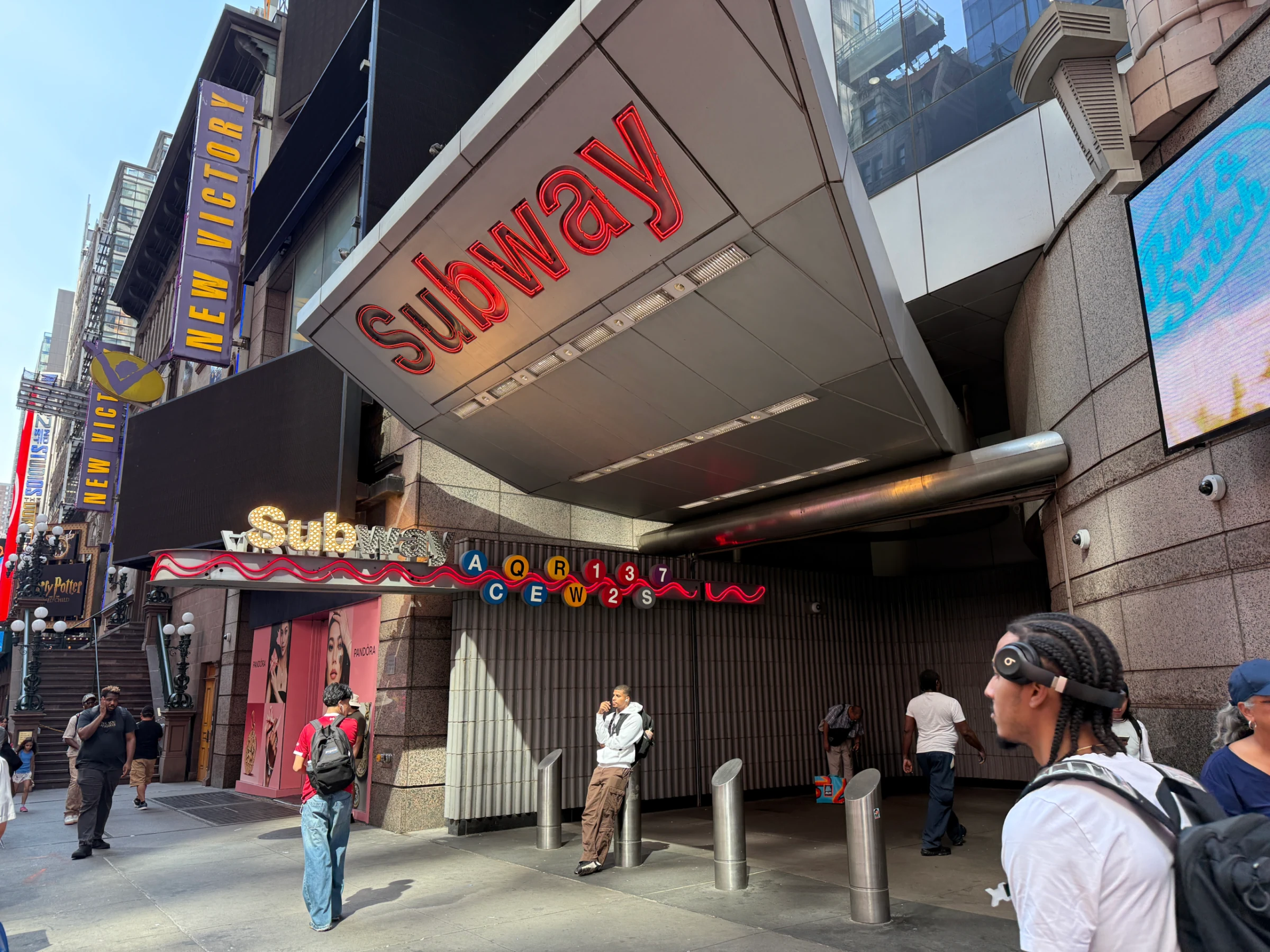 뉴욕 Times Square 지하철역 입구