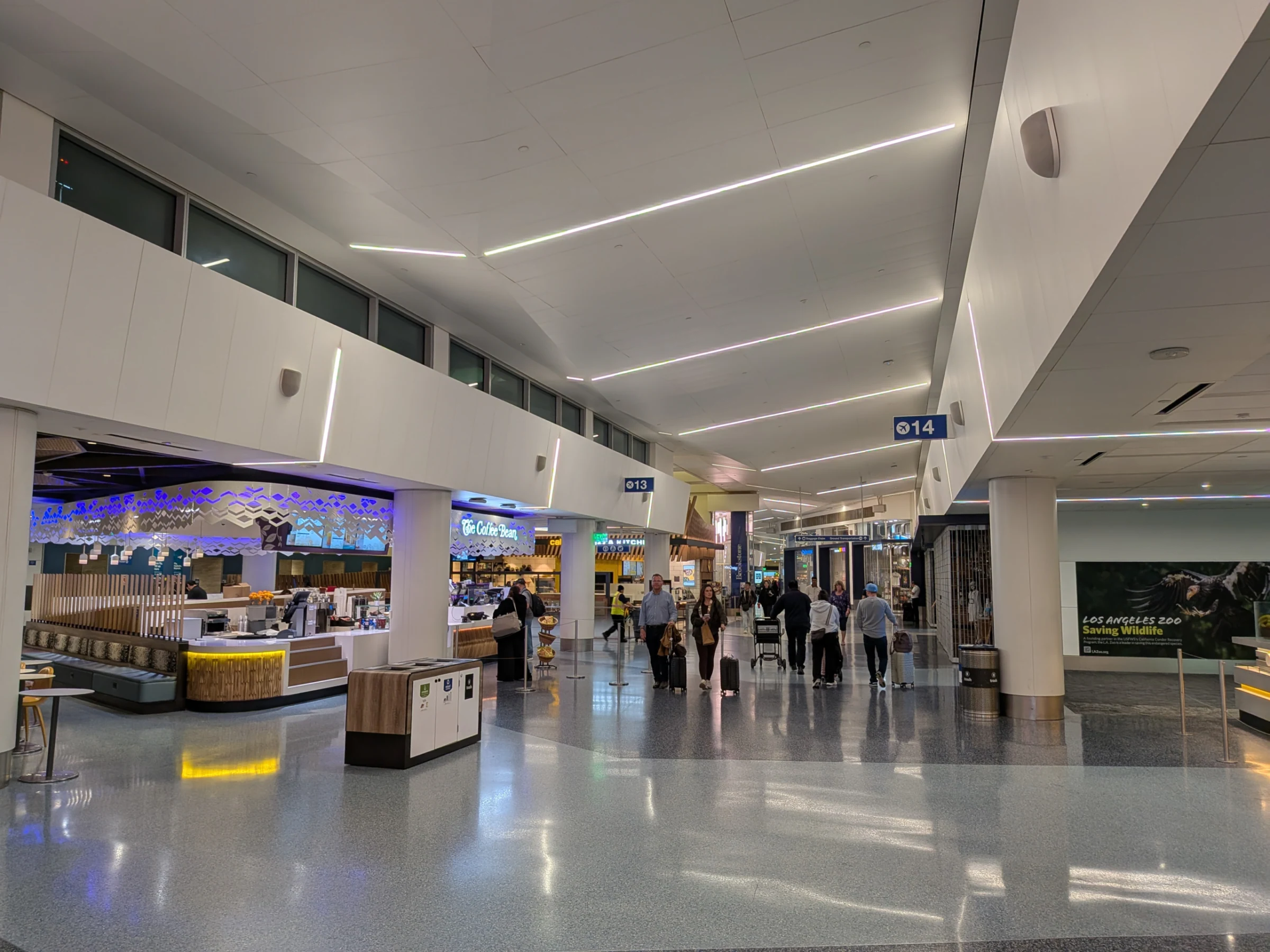 アメリカ・ロサンゼルス国際空港のターミナル内の様子
