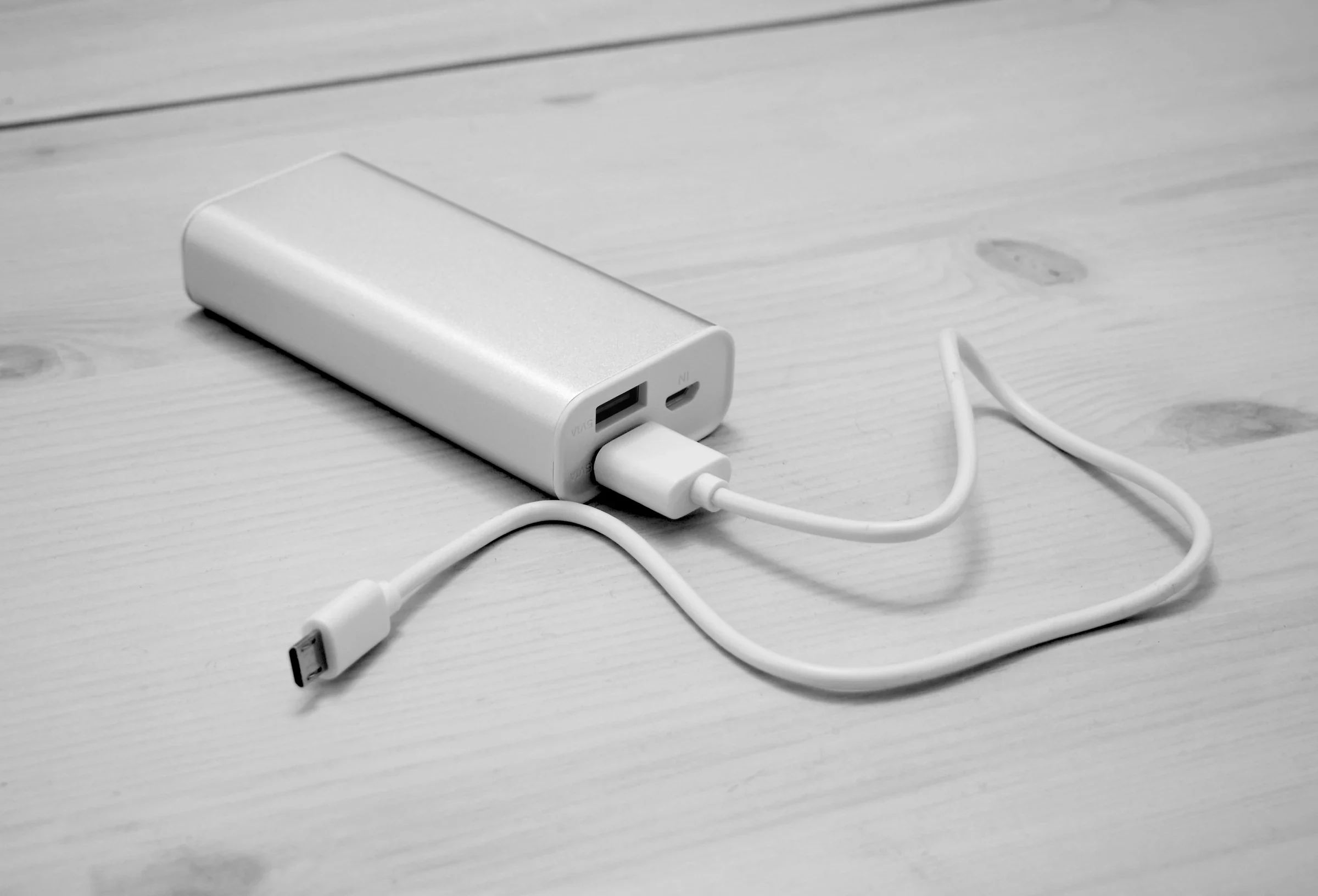 Sạc dự phòng điện thoại cắm cáp USB