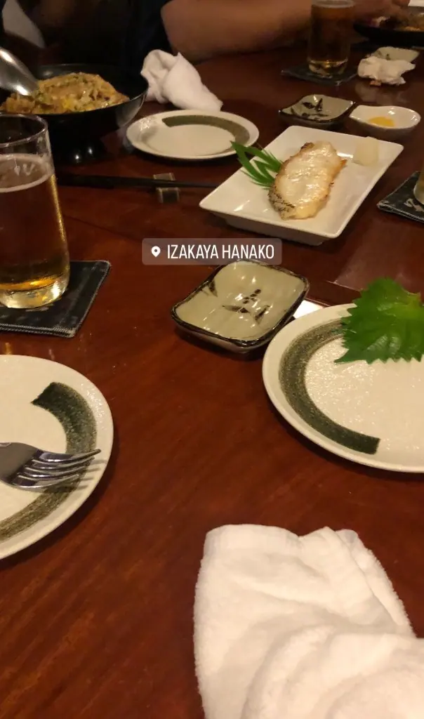 居酒屋 HANAKO 的烤魚與啤酒