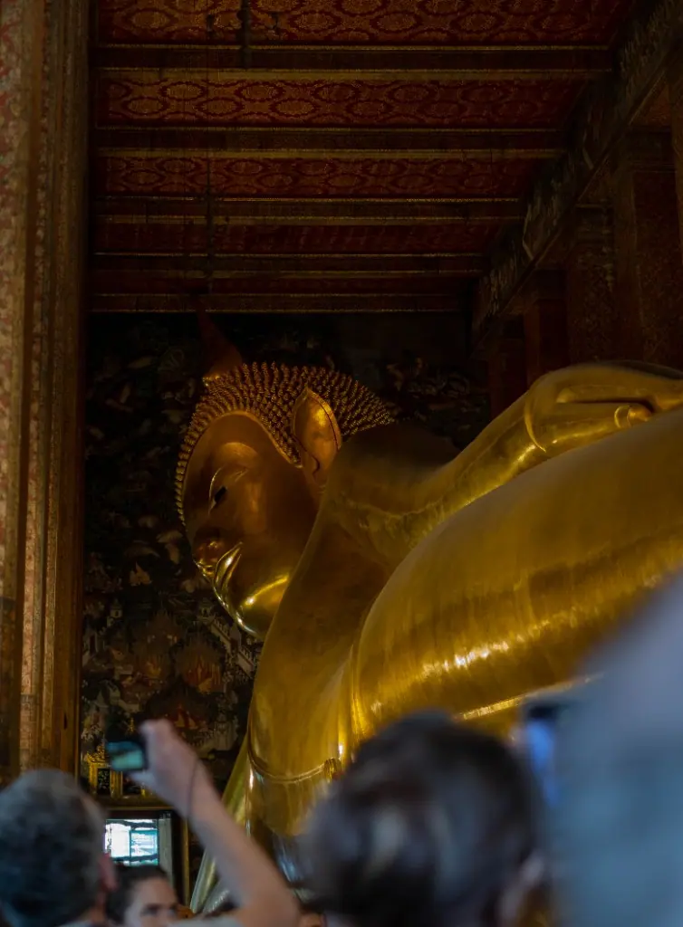 臥佛寺大金臥佛側面