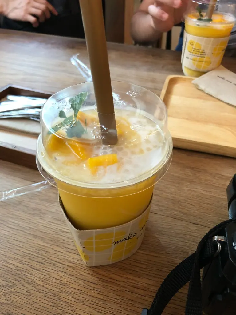 一杯芒果冰沙