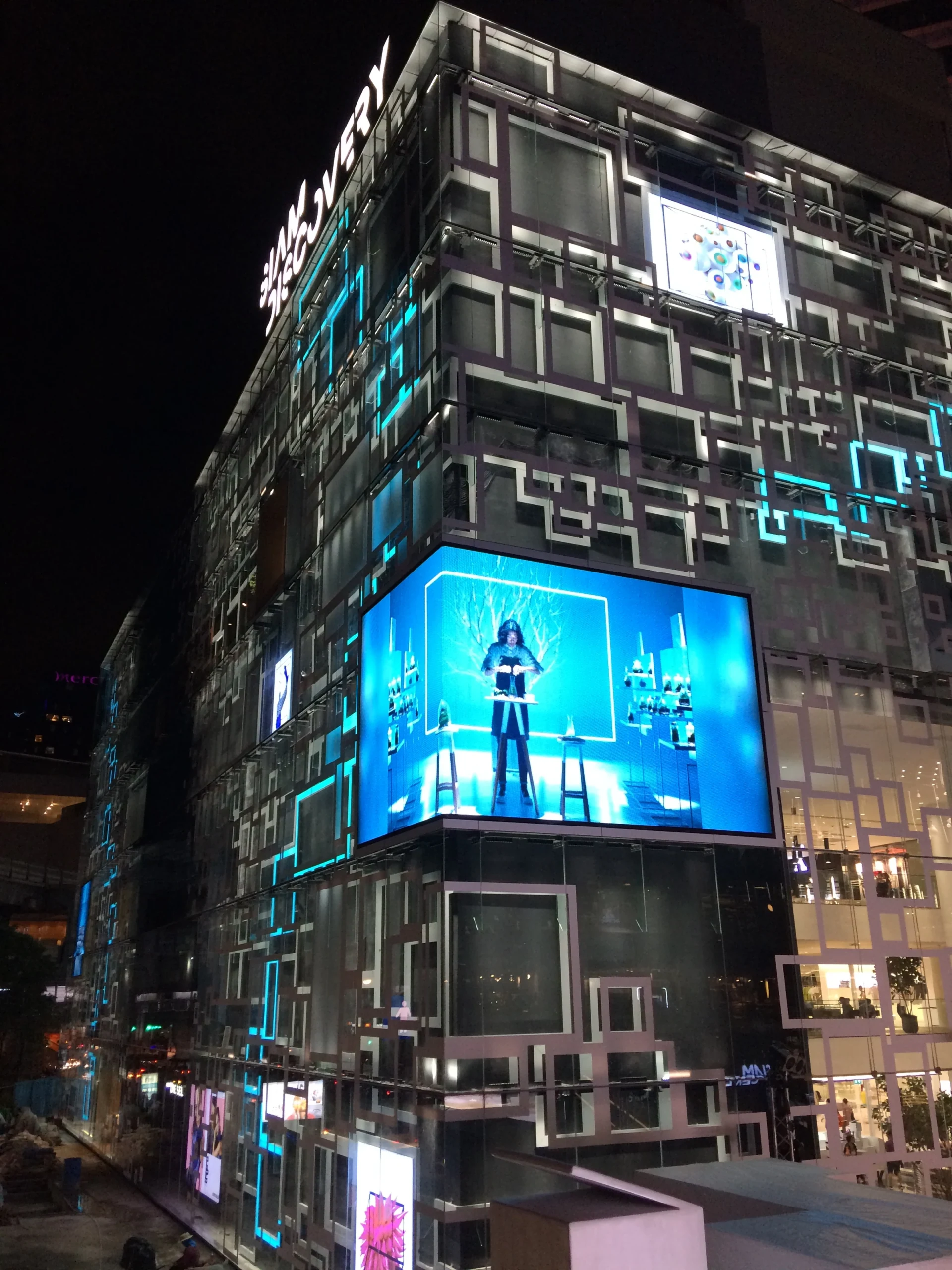 曼谷 Siam Discovery 購物商場外觀夜景