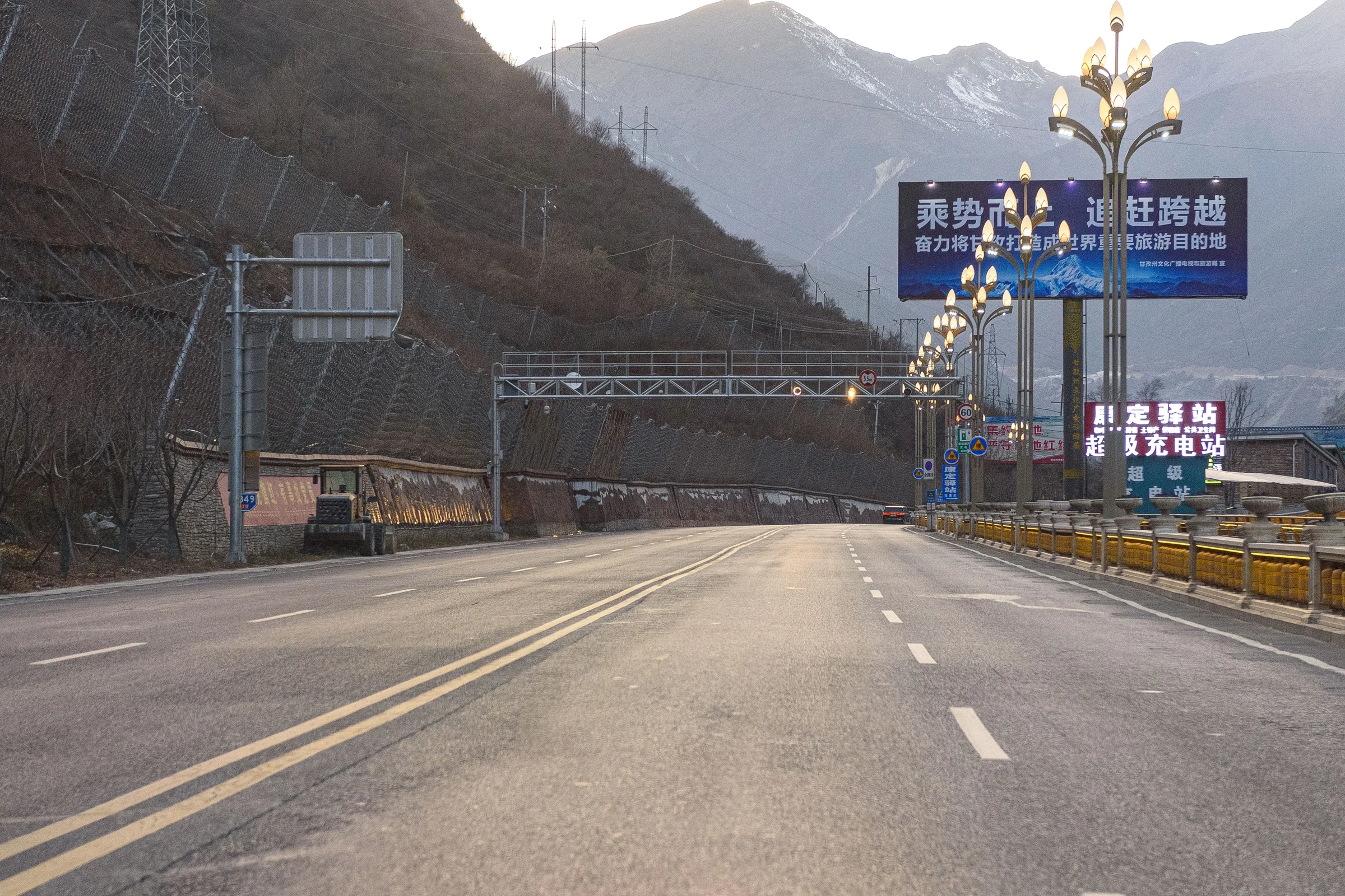 2026 年 2 月四川康定附近 G318 國道 K2849 路段