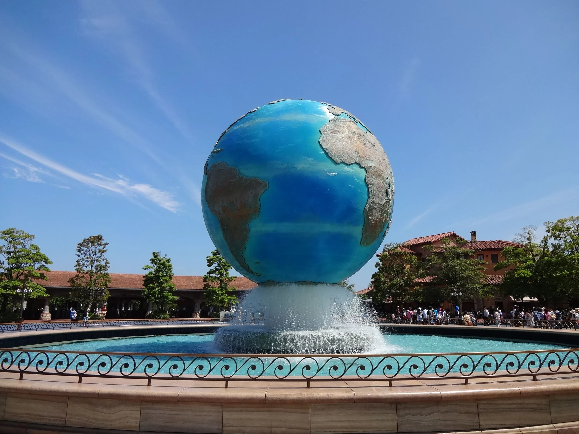 東京ディズニーシーのアクアスフィア、地球の噴水