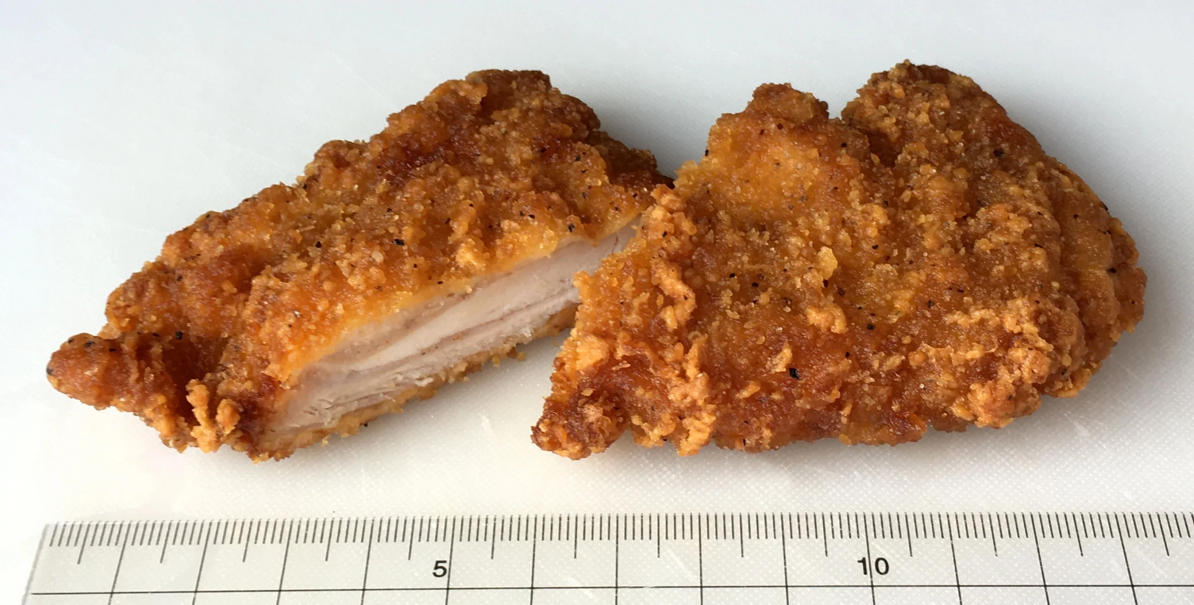 FamilyMart ファミチキ無骨炸雞切開後的斷面
