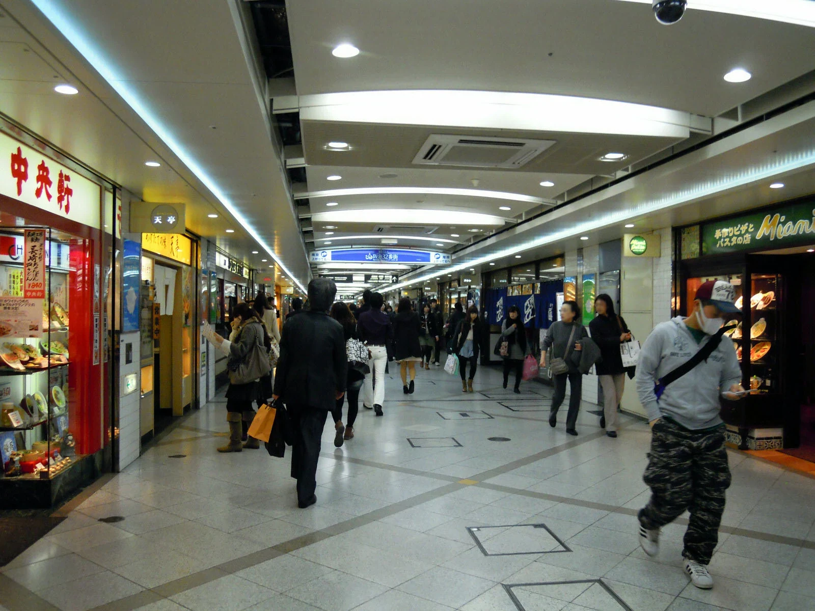 大阪Whity梅田地下街2013年通道