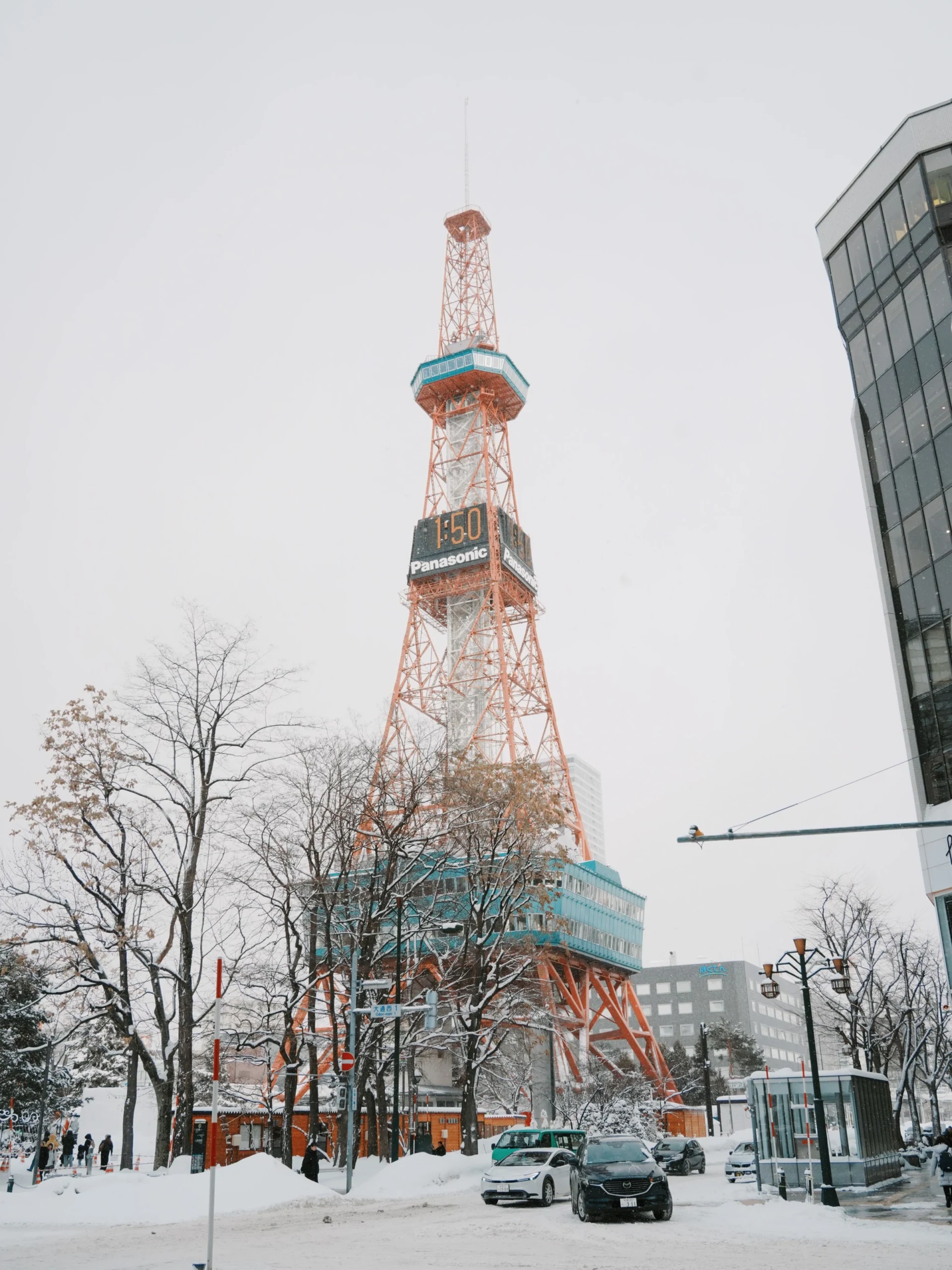 札幌雪天街景與札幌電視塔