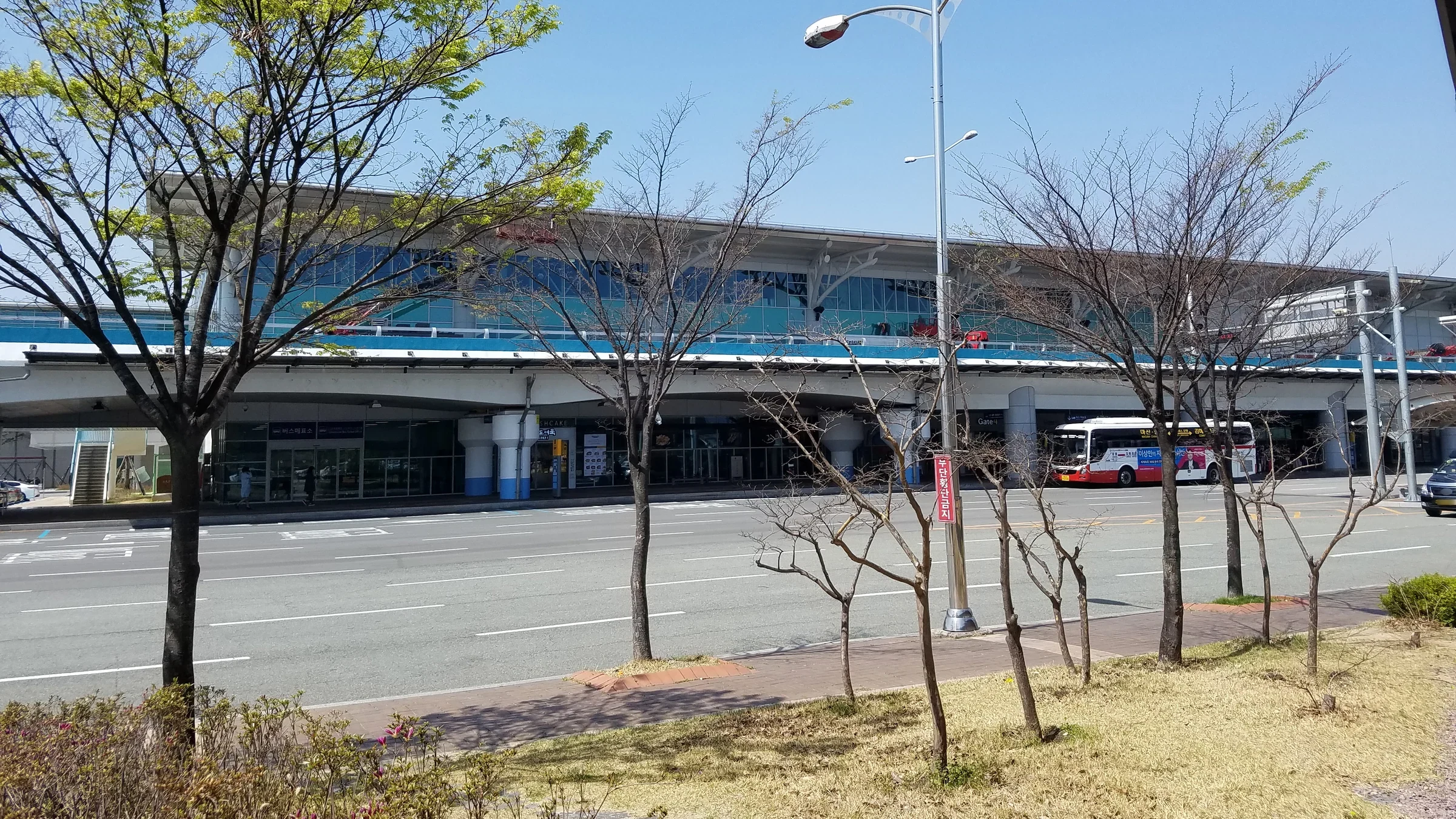 釜山金海國際機場國際航廈外觀