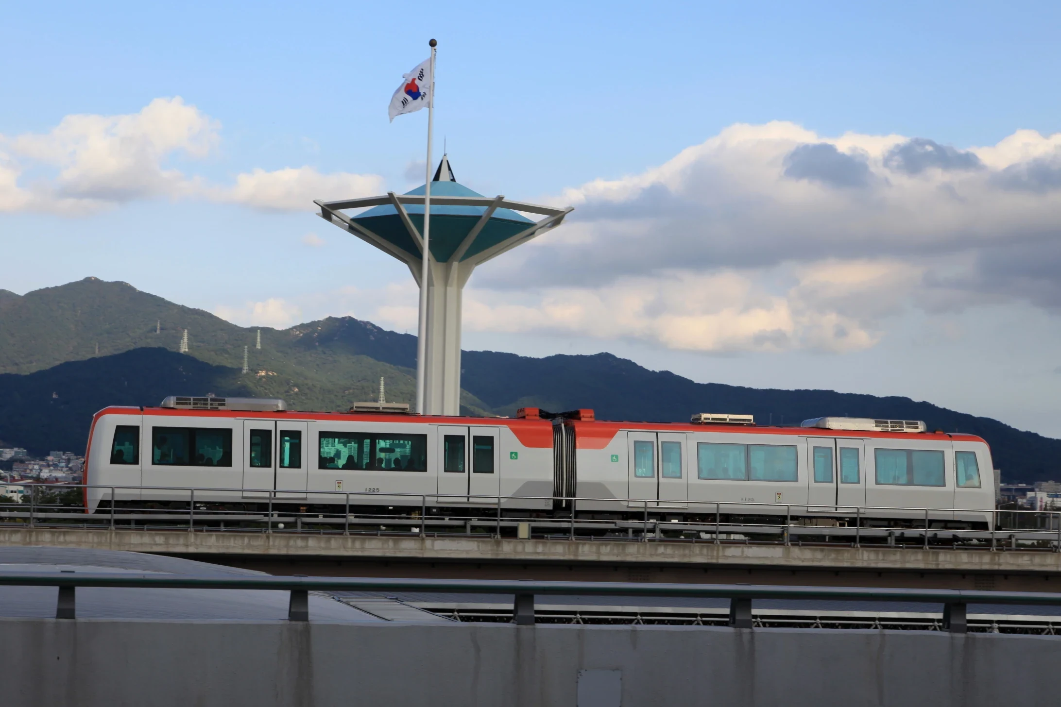 釜山金海輕軌列車實景