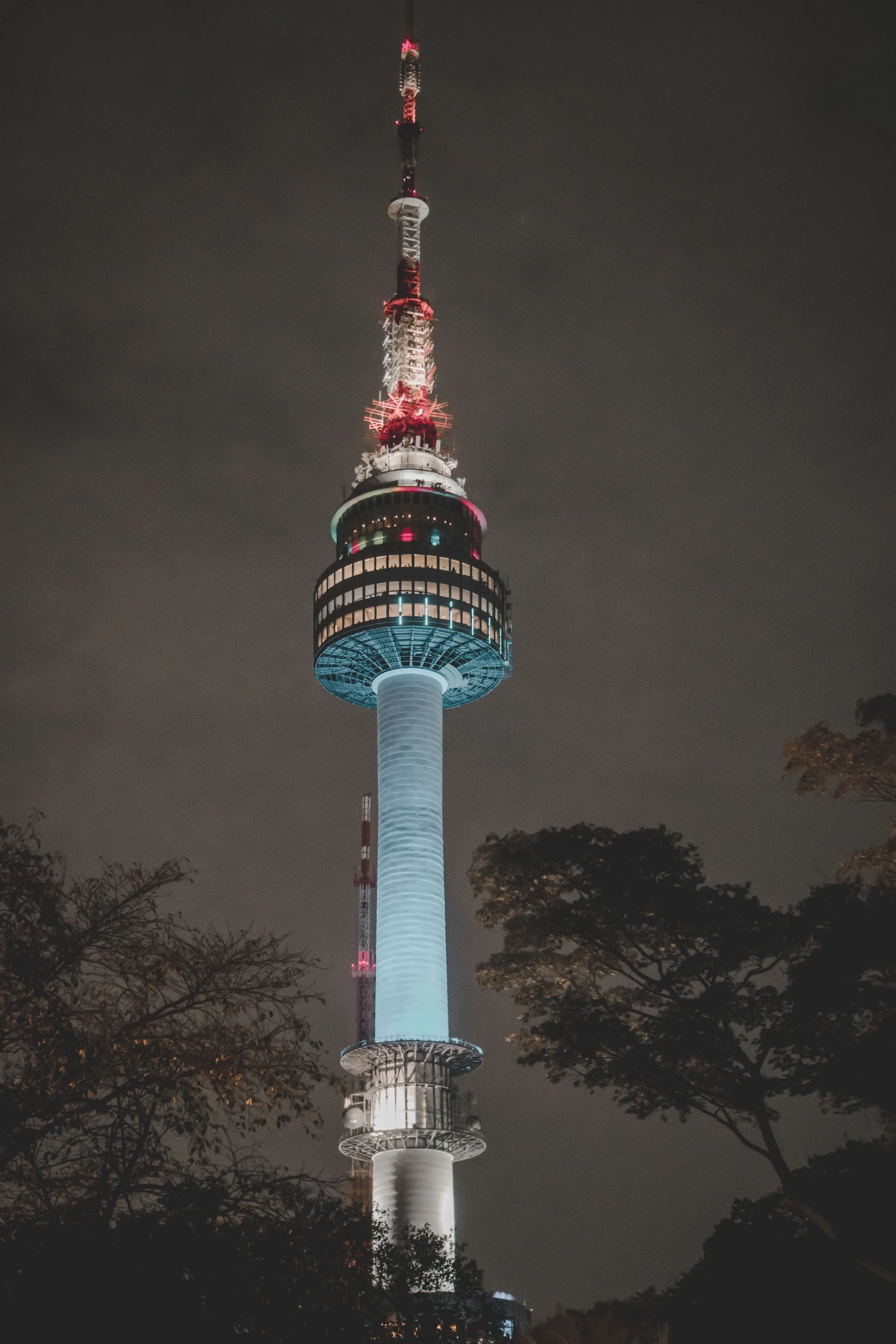 夜間亮燈的 N 首爾塔