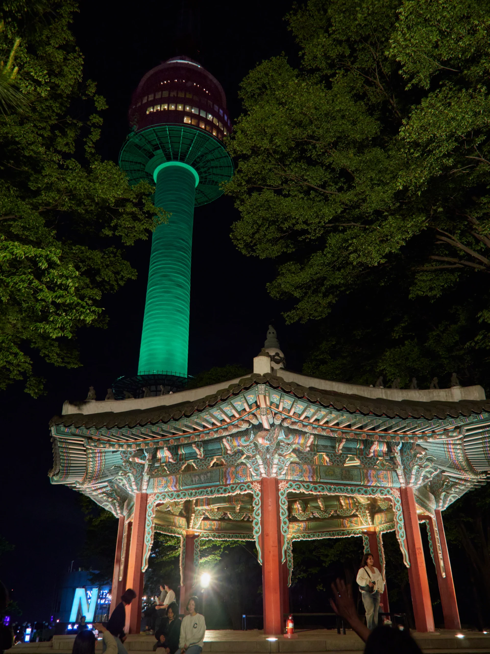 南山亭閣與夜間的 N 首爾塔