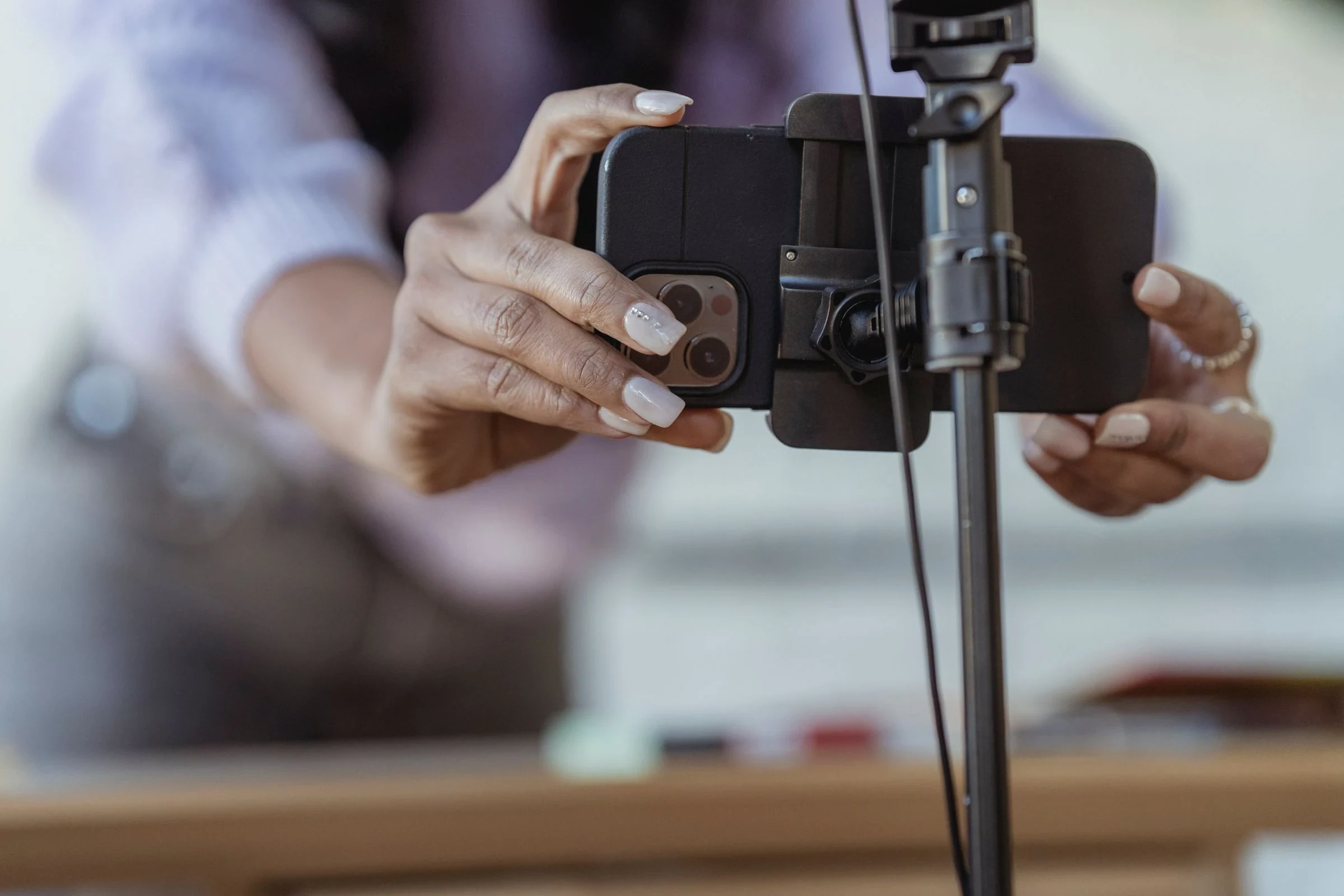 Hands mounting a phone onto a tripod