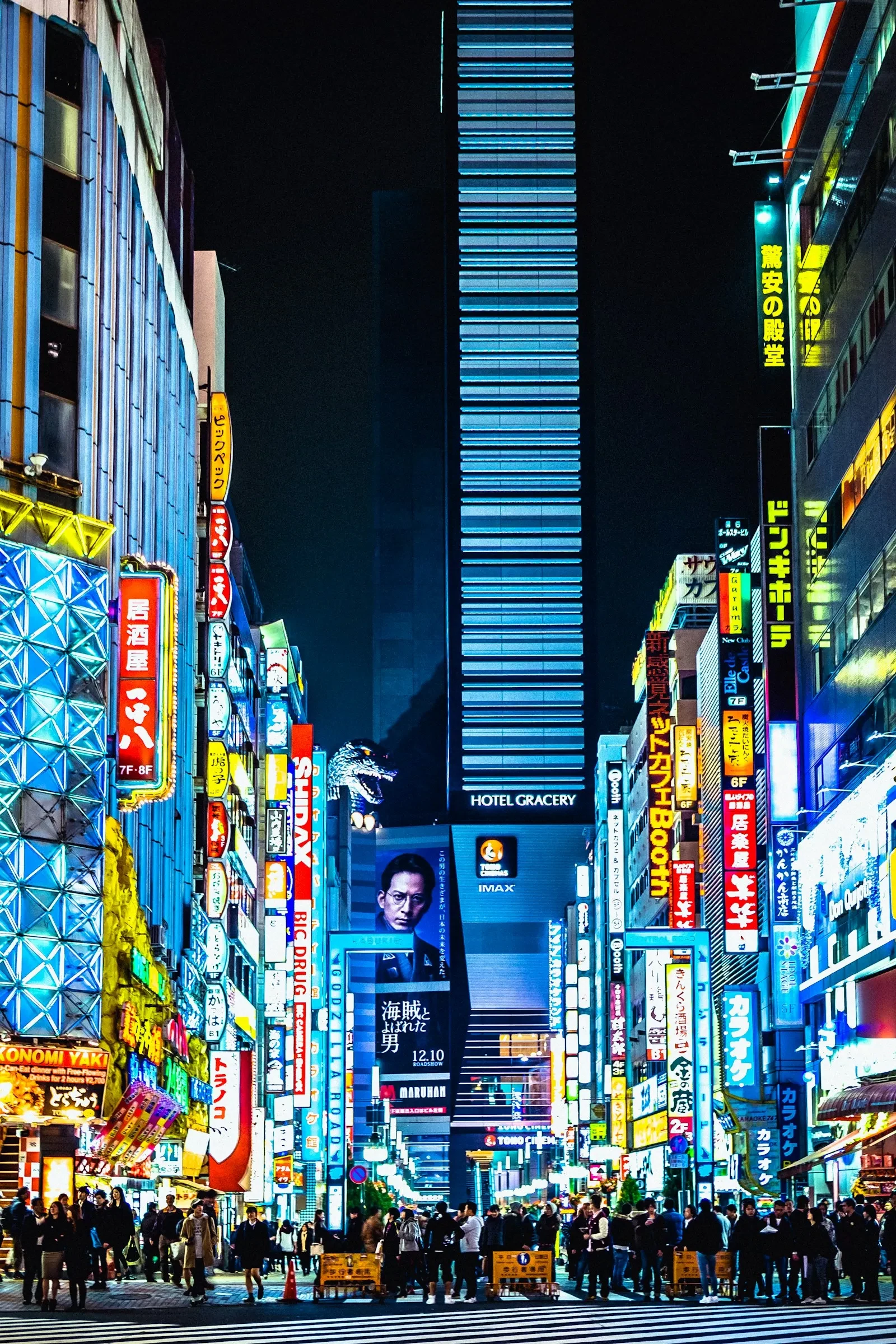 東京夜晚街頭與末班車規劃
