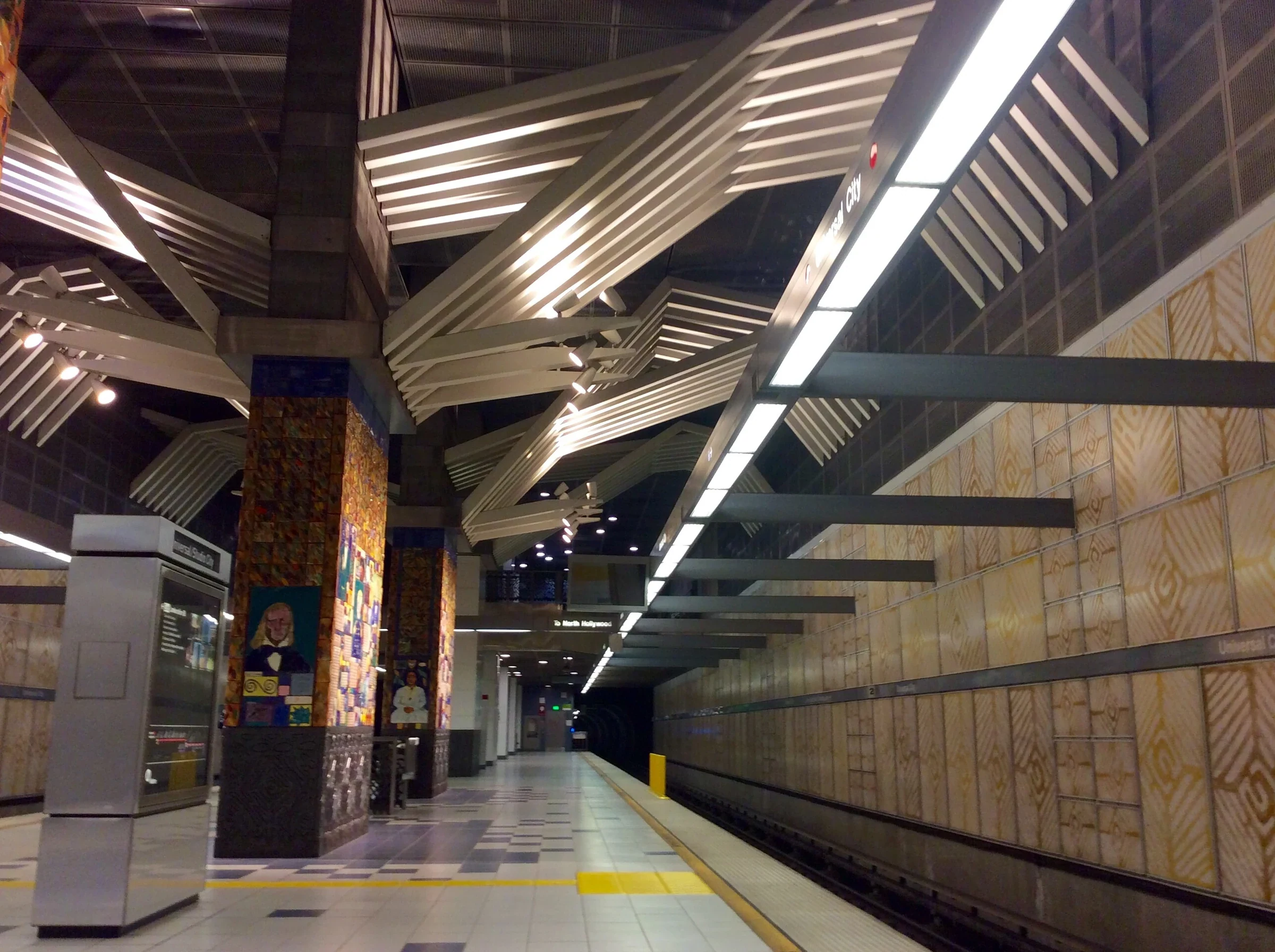 로스앤젤레스 Metro Universal City 지하 승강장