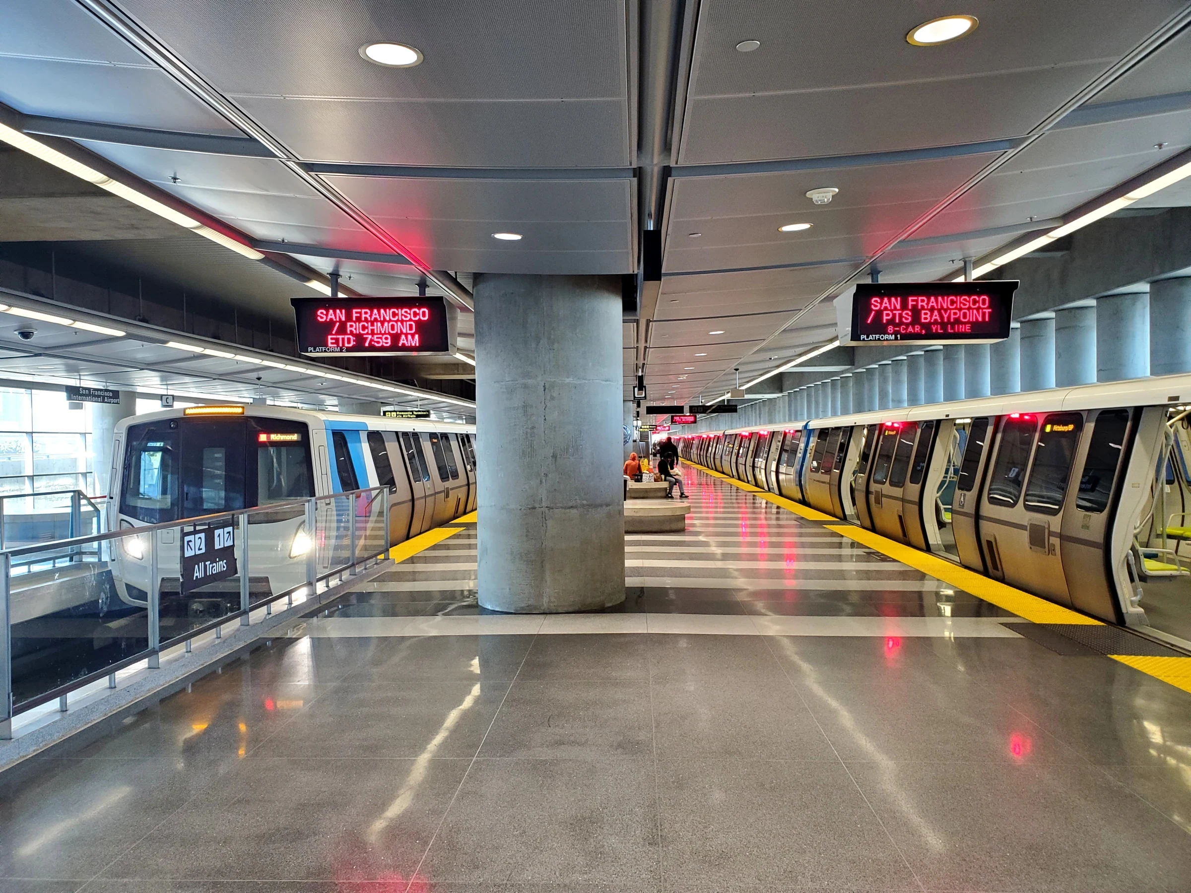 샌프란시스코 공항 BART 역의 열차