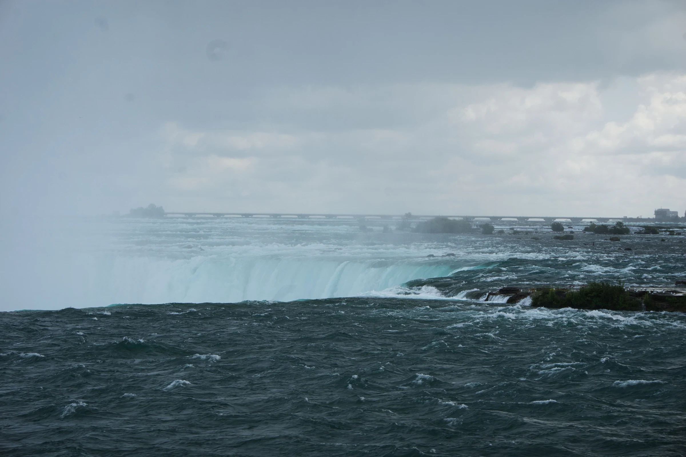 Cảnh thác Móng Ngựa (Horseshoe Falls) thuộc thác Niagara, Canada năm 2026
