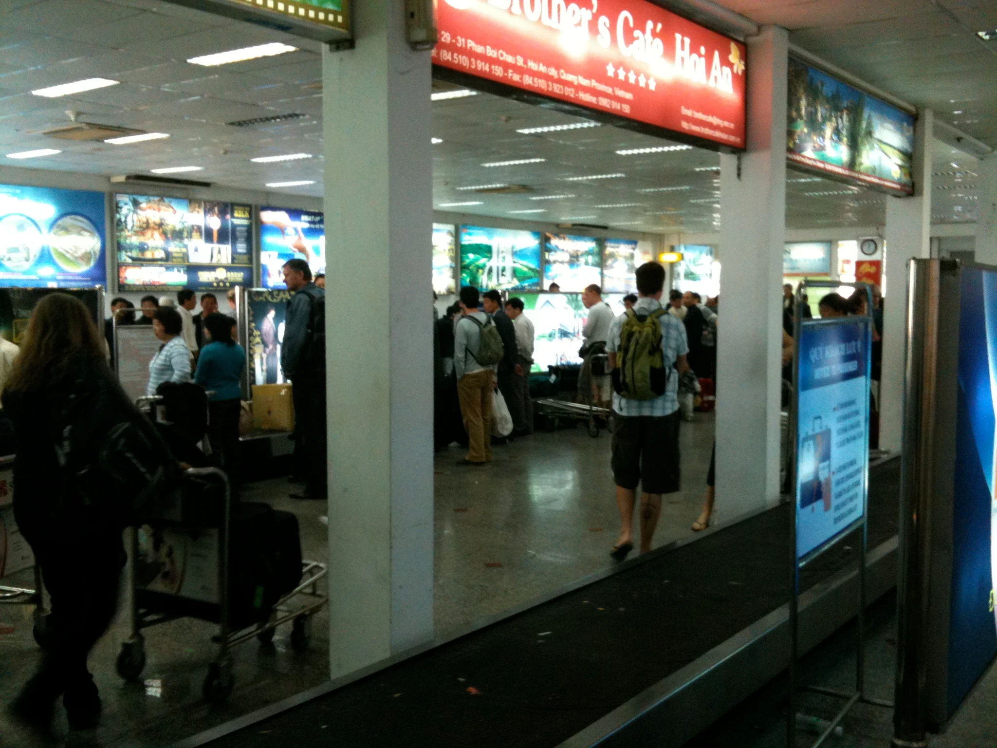 2010年峴港機場國內抵達行李提領區