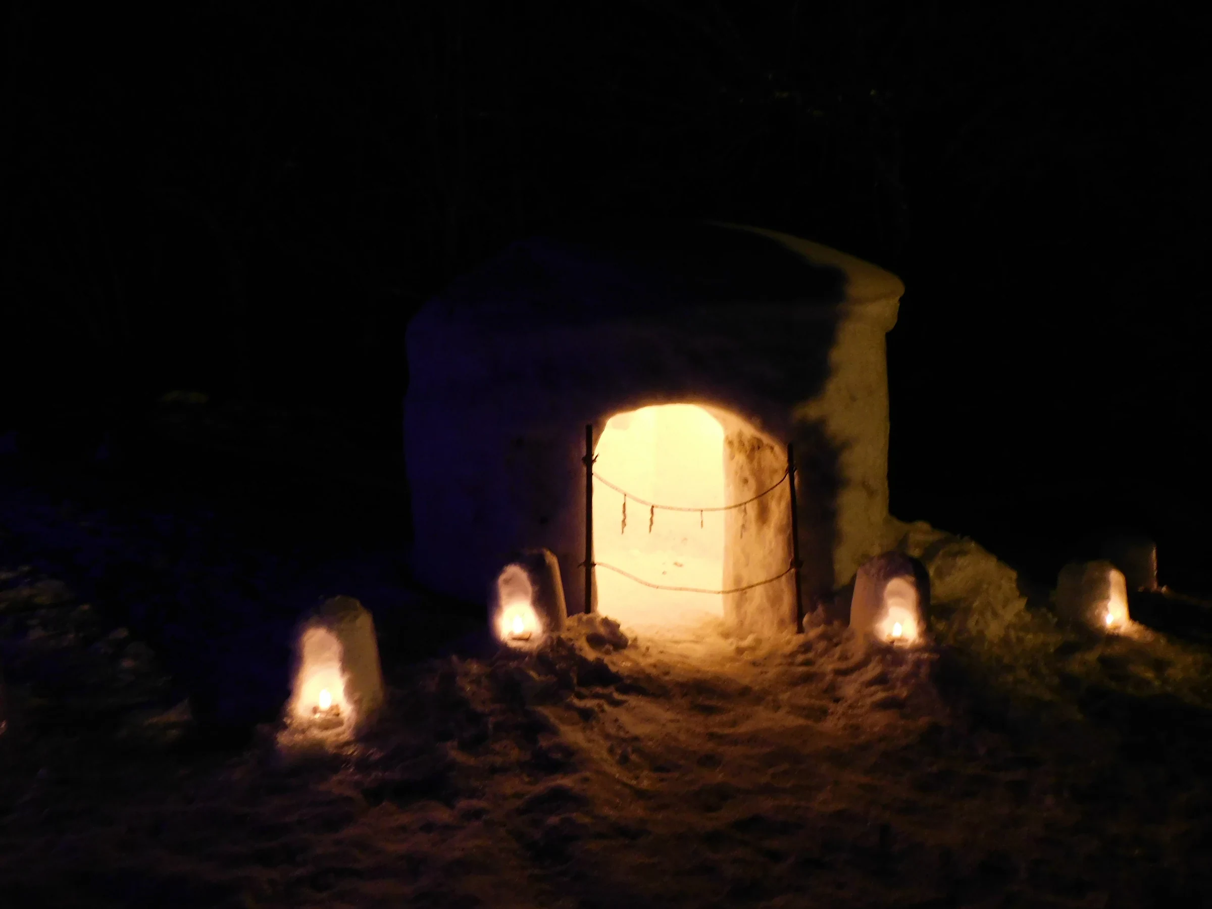 湯西川平家之里大型雪屋與雪地景觀
